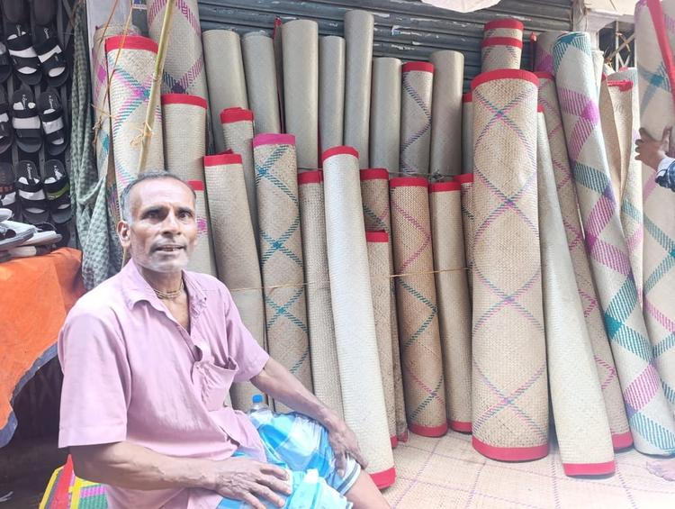বিলুপ্তির পথে কুটির শিল্পের গৌরব শীতল পাটি