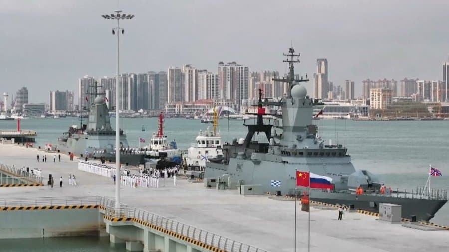 Russian navy fleet visits south China's port city