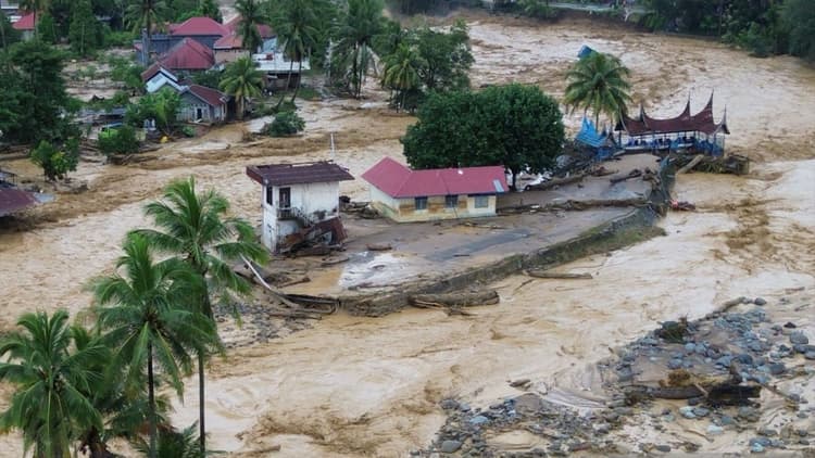 Indonesian flood death toll rises to 442