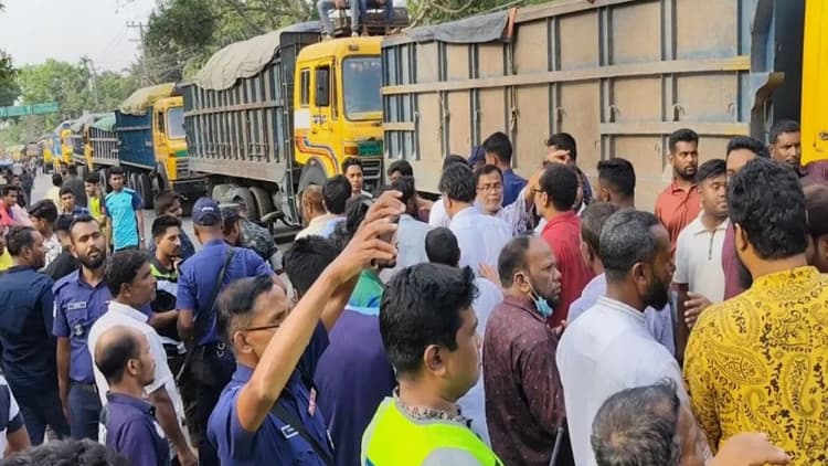 Panchagarh residents block road over 24-hour power outage