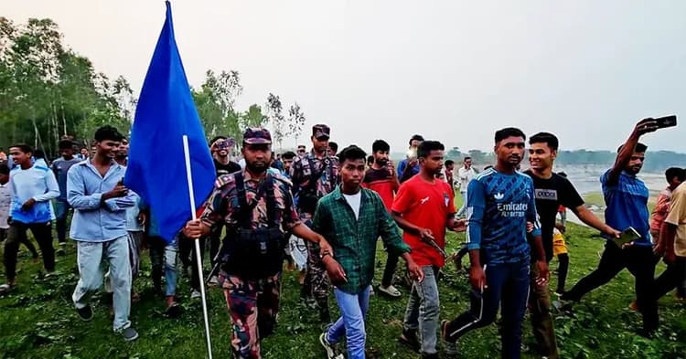 BSF returns two Bangladeshi schoolboys after 8-hour detention