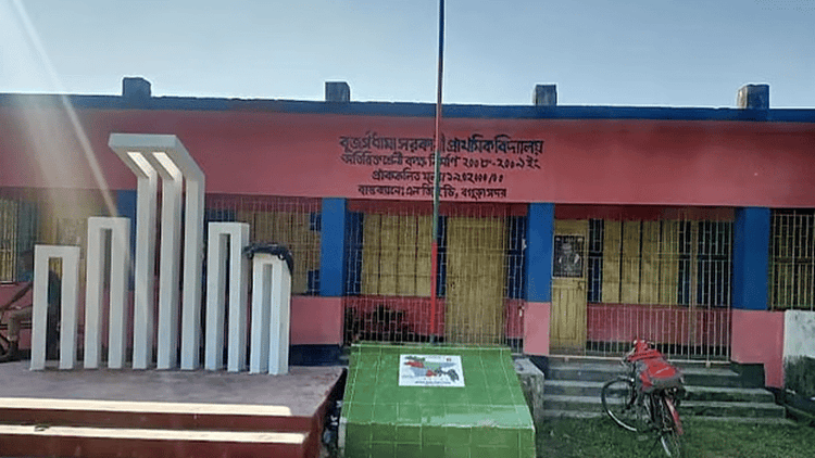 Three students caned, forced to wear shoe garlands for plucking mangoes in Bogura