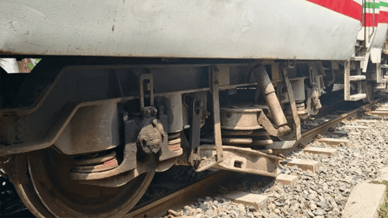 Bogie failure halts train services across northern Bangladesh