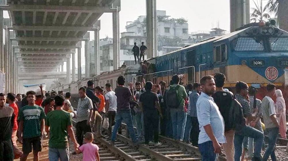 2 trains stuck at Mohakhali, rail communication with Dhaka snapped