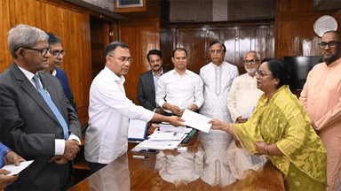 PM gives Eid gifts to sanitation workers of all city corporations