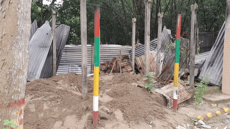 Allegation of exhuming Pir Shamim's body from graveyard and reburying at darbar