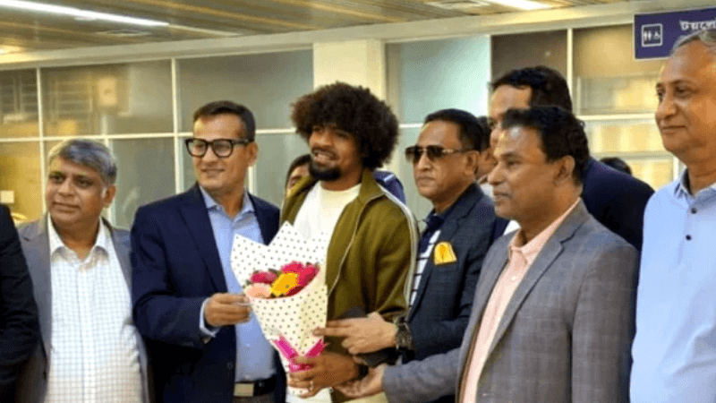 Hamza Choudhury arrives in Bangladesh