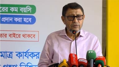 Health Minister blames vaccination delay for hundreds of child deaths