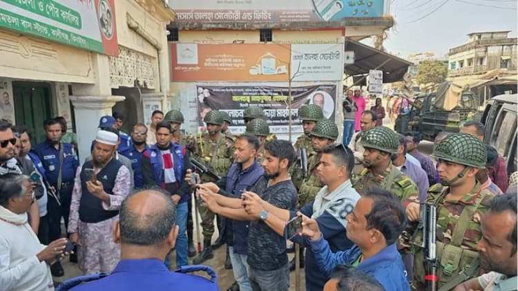 Independent candidate's office attacked in Jhenaidah-4, four stabbed