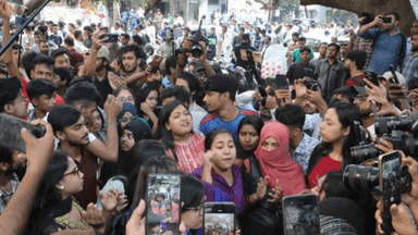 নতুন ছাত্র সংগঠন ঘোষণার আগে ঢাবিতে বেসরকারি বিশ্ববিদ্যালয় শিক্ষার্থীদের বিক্ষোভ