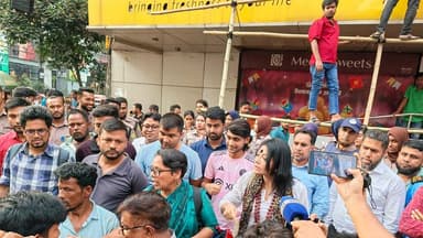 Police obstruct cultural activists’ human chain in Dhanmondi, Dipak Shil arrested