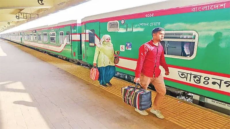 Railway running staff end strike after government assurance