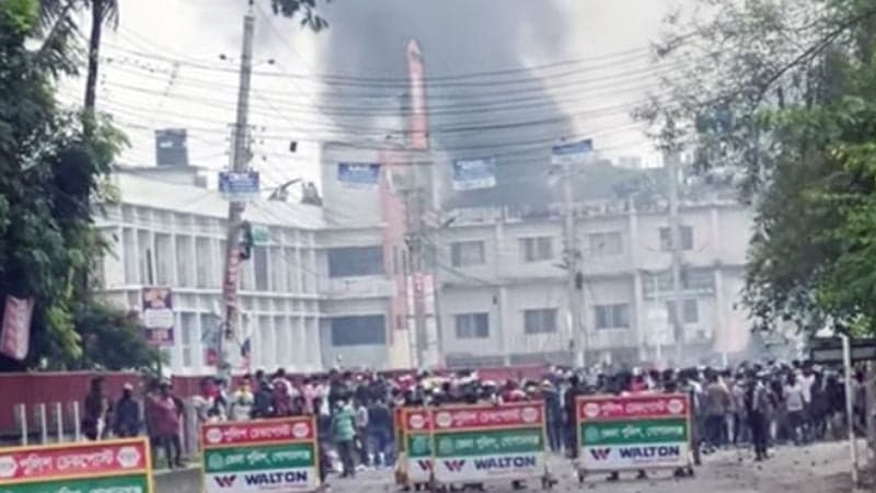 DC's residence comes under attack in Gopalganj