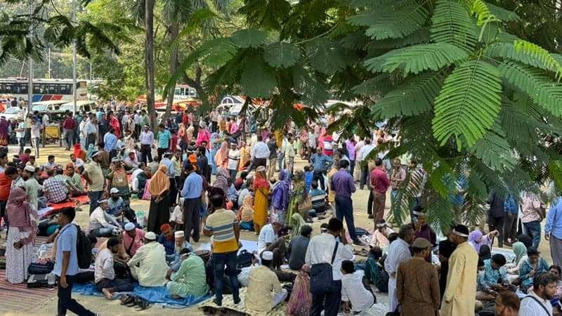 Govt to hold discussion with protesting teachers