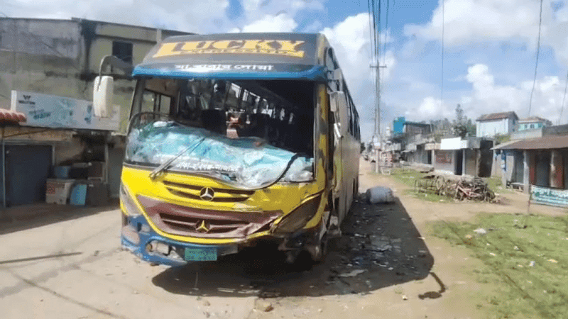 3 killed in bus-pickup head-on collision in Habiganj