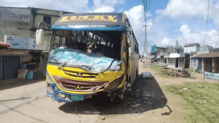 3 killed in bus-pickup head-on collision in Habiganj