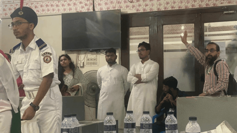 VP candidate Shadiq Kayem flout rules, storm vote counting room