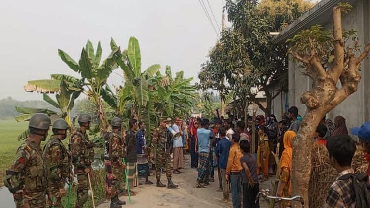 Five killed in clash between two rival groups in Narail