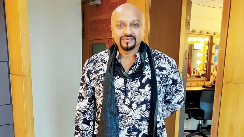 Film star Rubel seriously hurt in Madaripur road crash