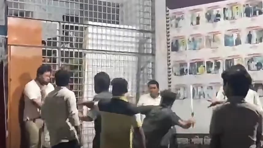4 journalists among 10 injured in Chhatra Dal attack at Rajshahi University