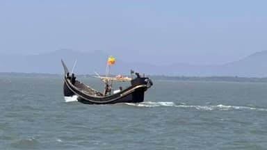 Arakan army abducts 13 Bangladeshi fishermen, seizes 3 trawlers from Naf River
