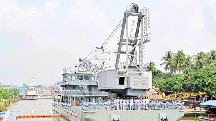 Navy inducts locally-built floating crane into fleet