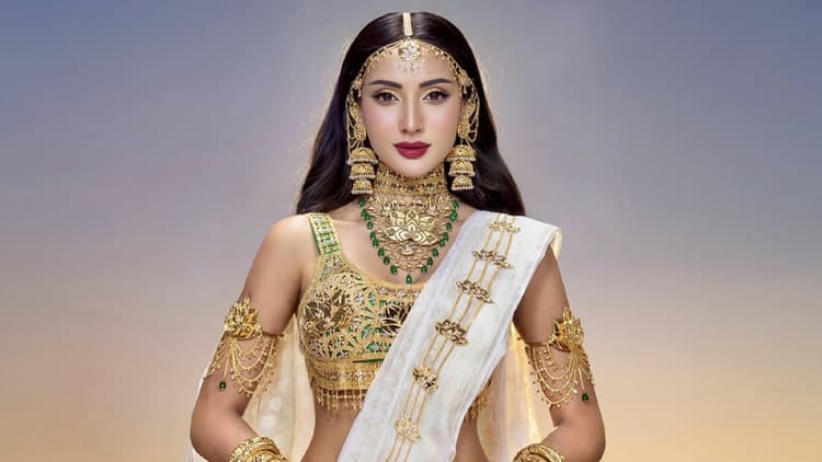 Methila dazzles Miss Universe stage in royal Jamdani saree