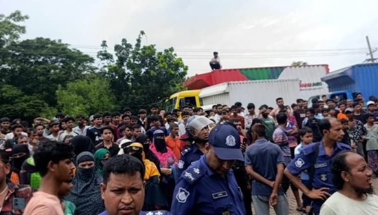 JMl syringe factory workers intensify protest, block Dhaka-Chattogram highway