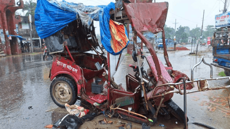 Police killed in collision with battery-run auto-rickshaw in Jamalpur