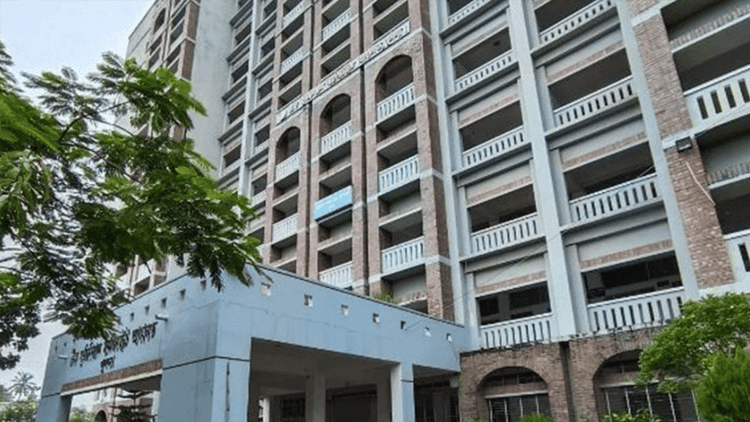 Man sent to jail for throwing mother out of house in Khulna