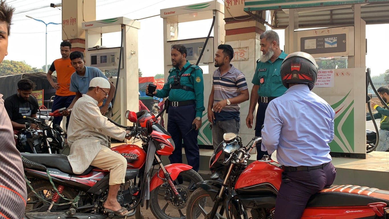 Fuel sold under police watch at several Rajshahi stations