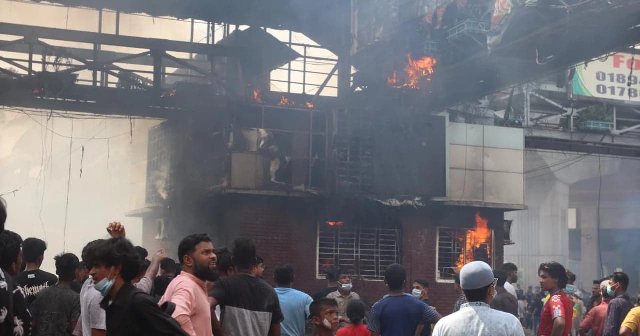 Metro rail service from Mirpur-12 to Agargaon suspended; police box set ablaze