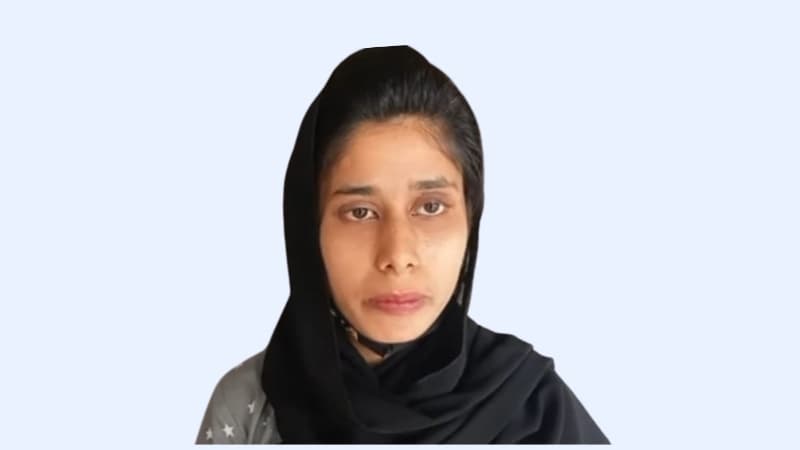 Trafficked girl cries to return home in India