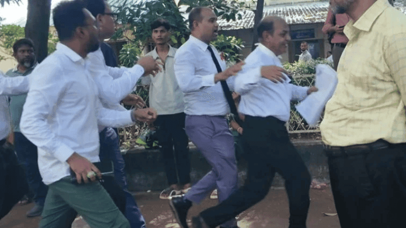 BNP-Awami League lawyers scuffles, tension in Dhaka court