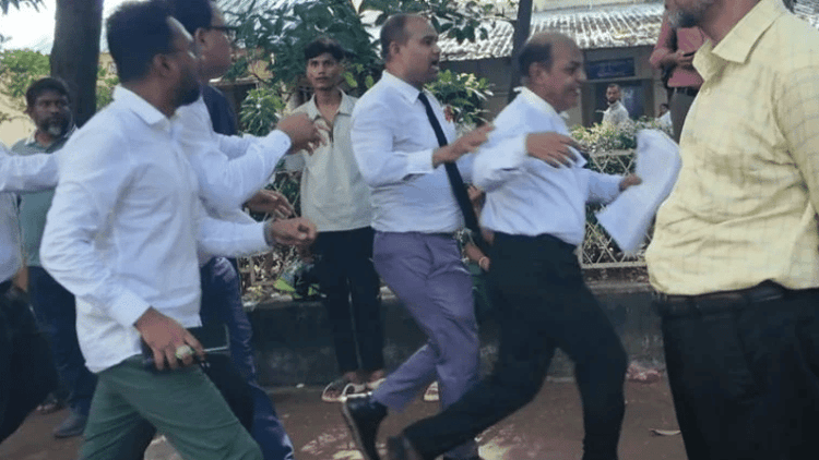 BNP-Awami League lawyers scuffles, tension in Dhaka court