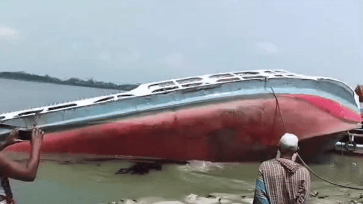 Launch sinks in Barisal