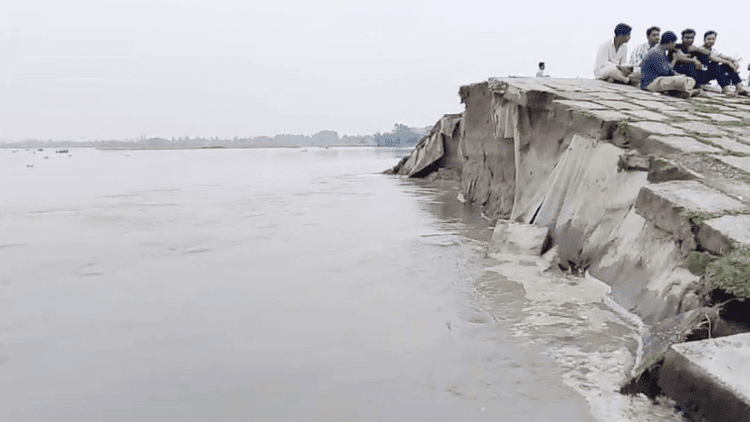30metres of Teesta bridge embankment collapses, Rangpur-Kakina road at risk