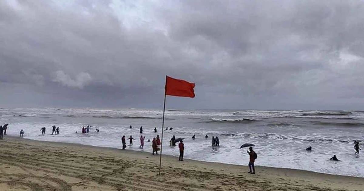Monsoon depression over Bay of Bengal, signal No 3 at four sea ports