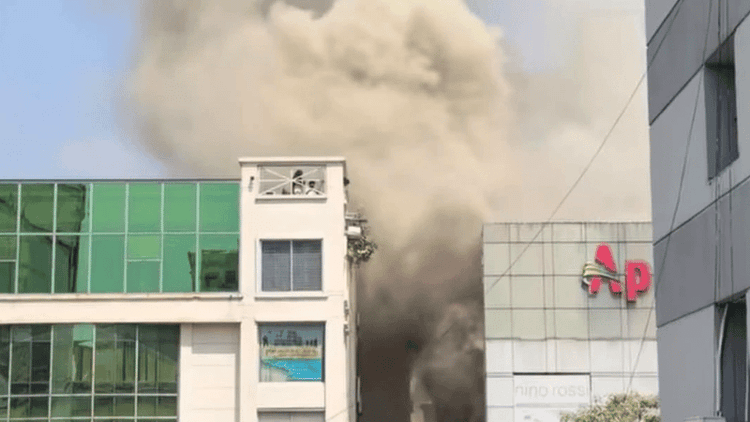 Fire at Apex showroom in Dhanmondi brought under control