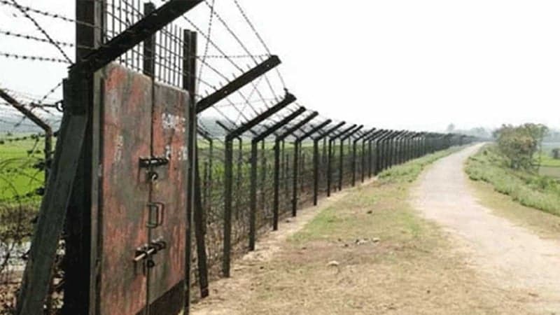 BSF pushes 8 people into Bangladesh through Bholahat border