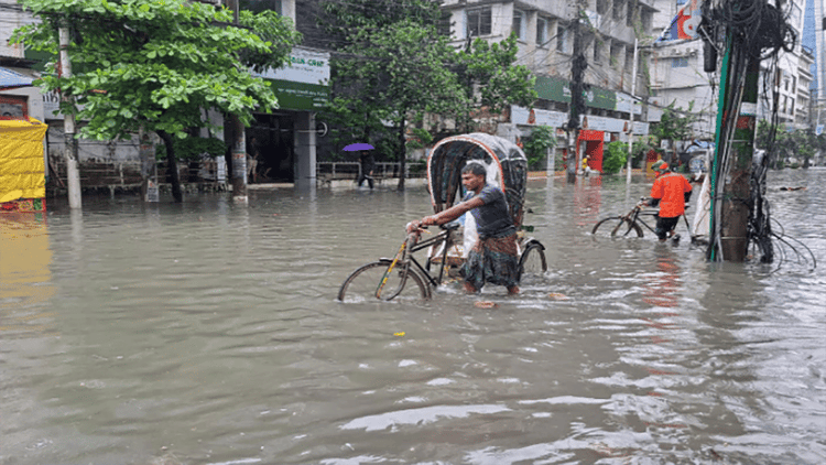 Heavy rain submerges Chattogram, parts under waist-deep water