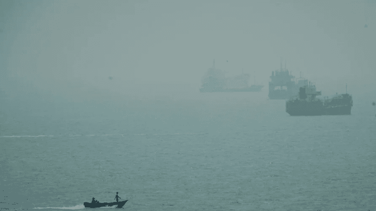 Commercial ship attacked in Hormuz, killing 1, wounding 4
