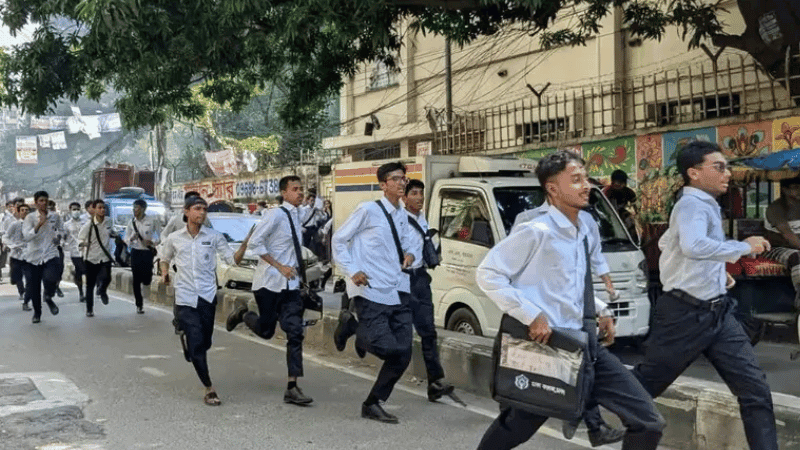 Dhaka College, Ideal College students clash near Science Lab