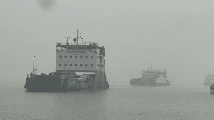 Ferry services resume on Daulatdia–Paturia route after three hours