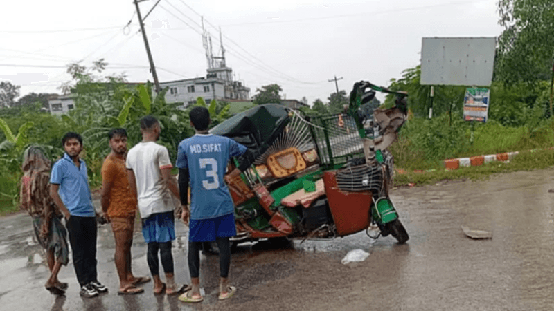 3 killed as truck crushes auto-rickshaw in Gazipur