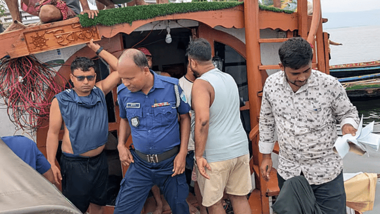 6 houseboats fined and charged in crackdown at Tanguar Haor