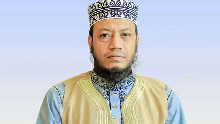 Amir Hamza surrenders before court in defamation case