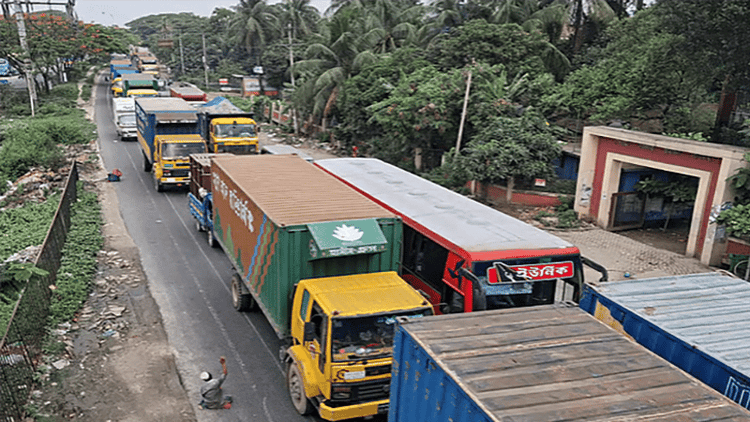 10-km gridlock on Dhaka-Chattogram Highway in Cumilla