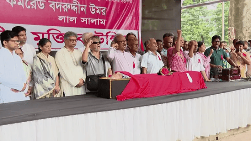 People pay tribute to Badruddin at Shaheed Minar