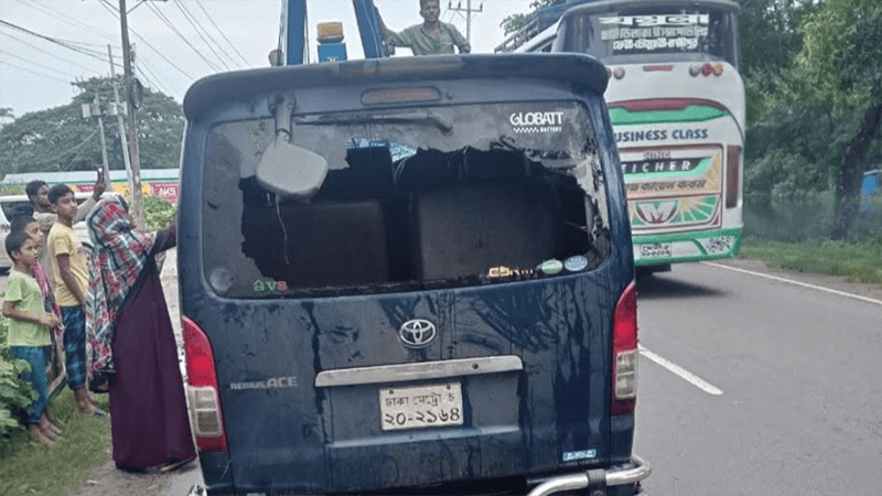 7 of a family killed as microbus plunges into ditch in Noakhali